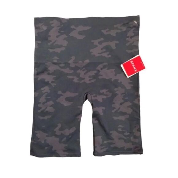 Spanx Black Camo Look At Me Now Seamless Bike Shorts Large NWT - Picture 2 of 12
